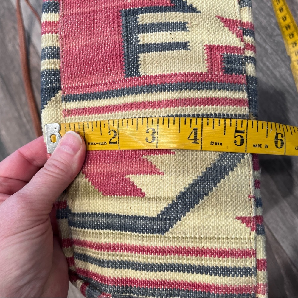 VINTAGE BOHO Western Kilim Crossbody Bucket Bag Leather Embossed Strap & Tassel - Picture 9 of 11